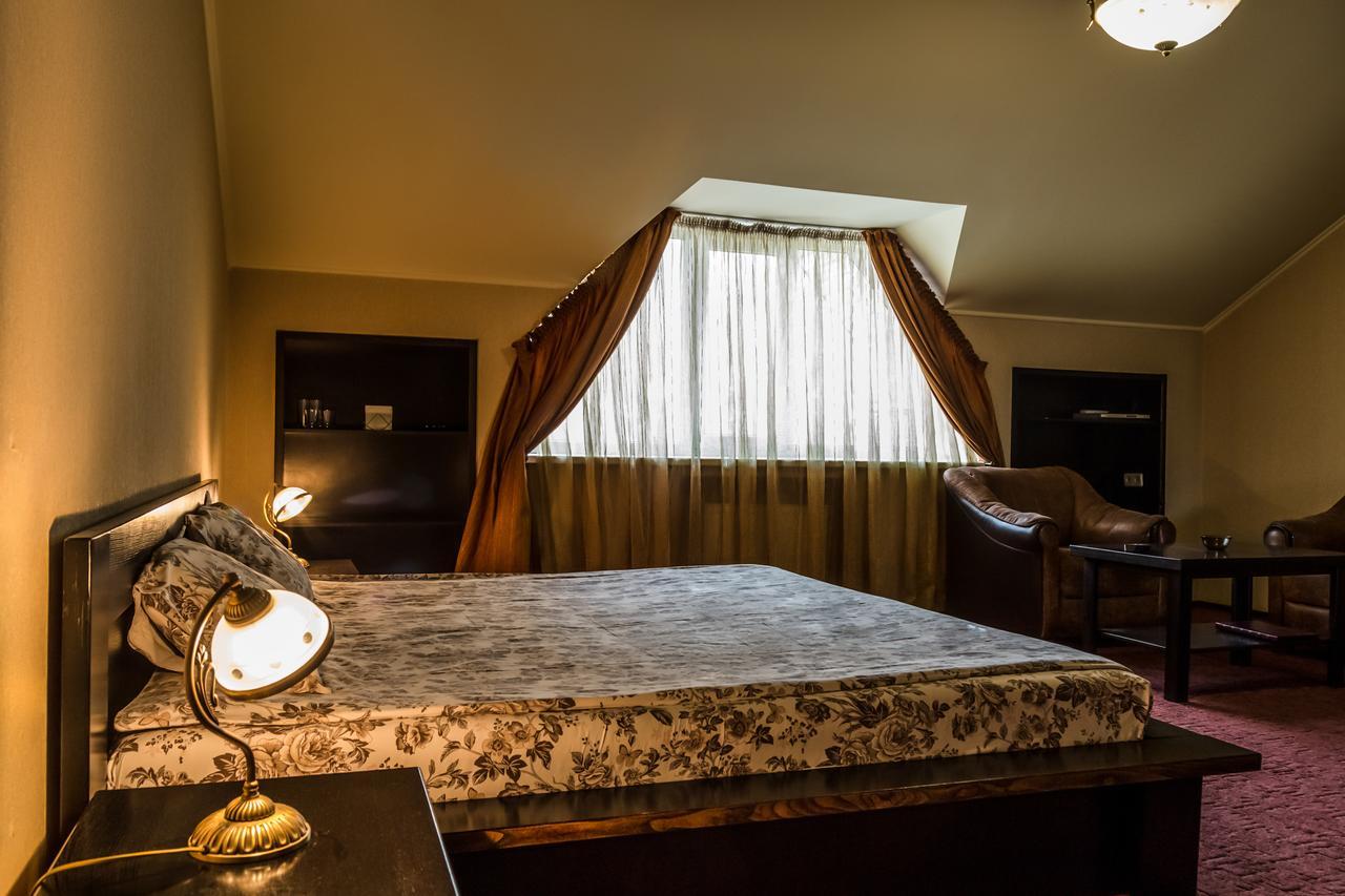 Hotel Sem Zaporizhia Dış mekan fotoğraf