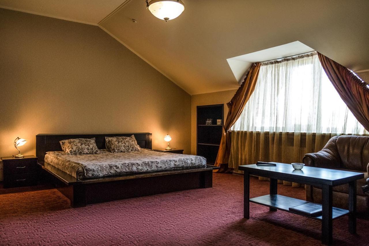 Hotel Sem Zaporizhia Dış mekan fotoğraf