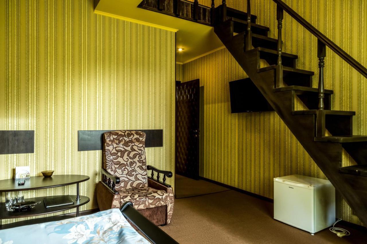 Hotel Sem Zaporizhia Dış mekan fotoğraf